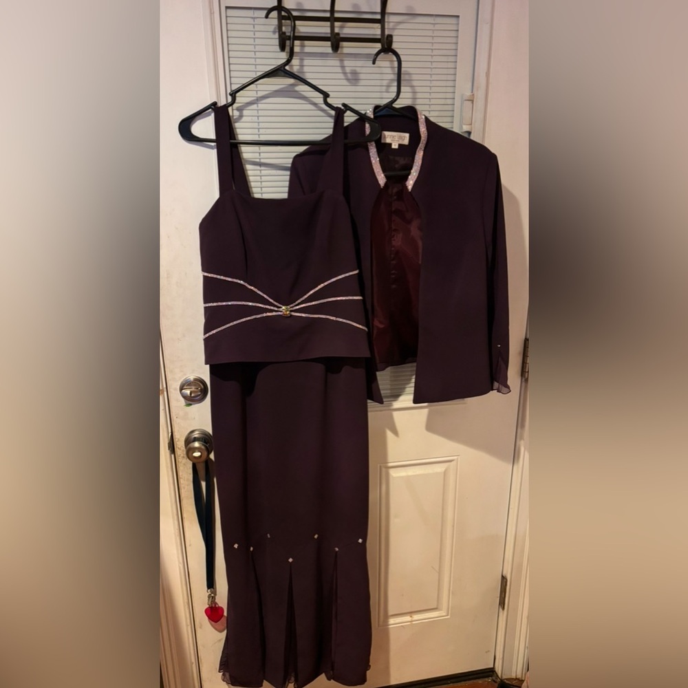 Gorgeous Junnie Leigh Gown With crystal Size 10